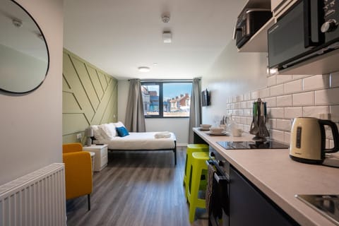 TV and multimedia, microwave, oven, stove