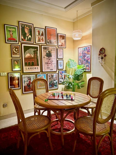 Decorative detail, Seating area, Dining area