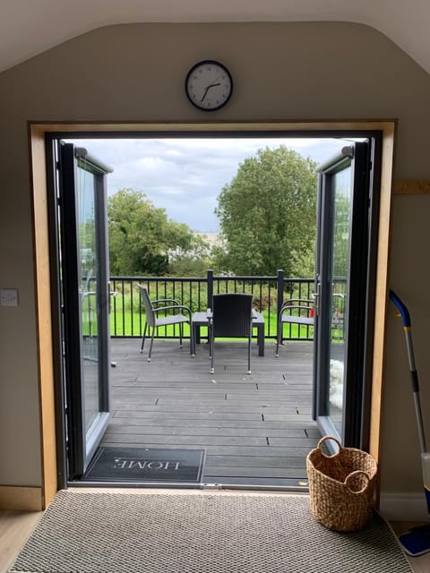 View (from property/room), Balcony/Terrace, Garden view