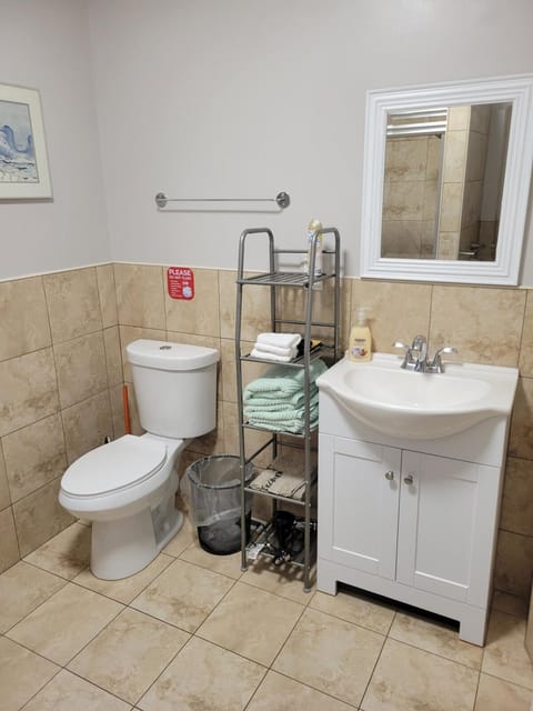 Affordable 1BR Bunkroom Stay by Niagara Falls Apartment in Niagara Falls