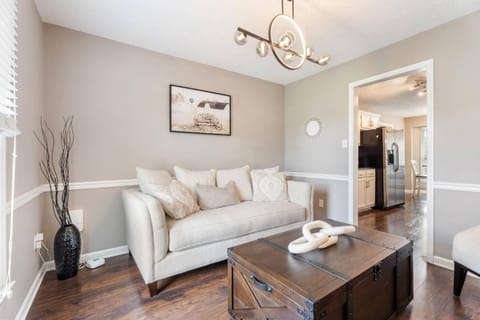 Living room, Photo of the whole room, Seating area