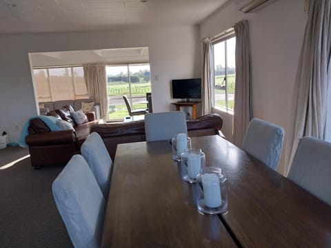 Communal lounge/ TV room, Seating area, Dining area
