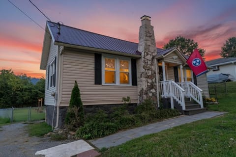 Property building, Day, Garden