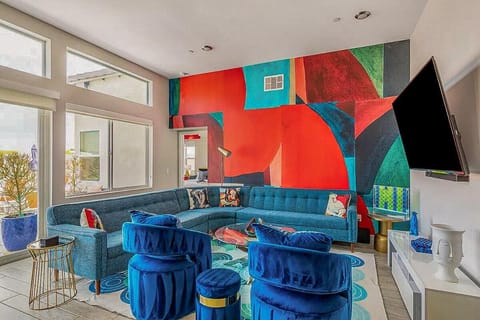 Desert Picasso! Pool, Spa, Games, Mountain Views House in Desert Hot Springs