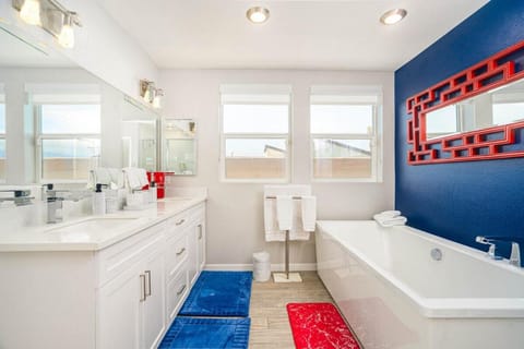 Desert Picasso! Pool, Spa, Games, Mountain Views House in Desert Hot Springs