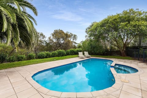 Garden, Hot Tub, Garden view, Pool view, Swimming pool, Swimming pool, sunbed