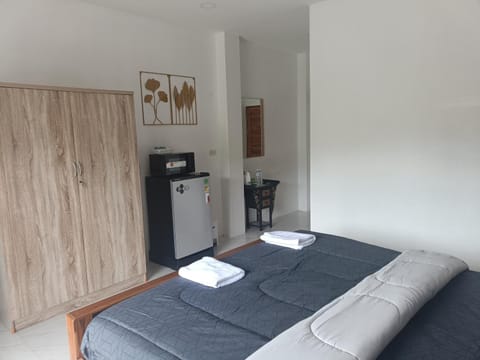 Bed, Photo of the whole room, towels, wardrobe