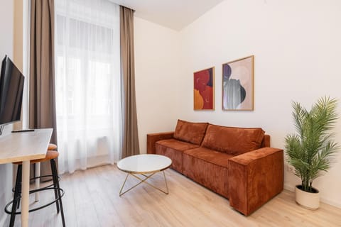 TV and multimedia, Living room, Seating area, Evening entertainment