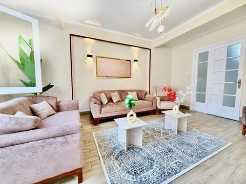Living room, Seating area