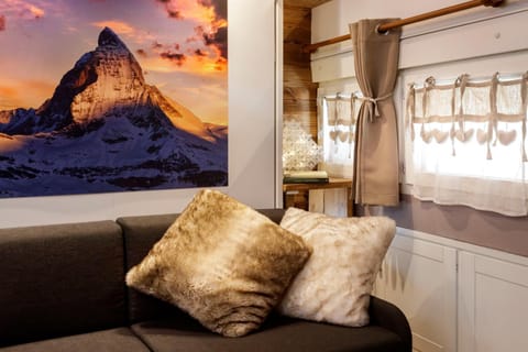 Living room, Mountain view