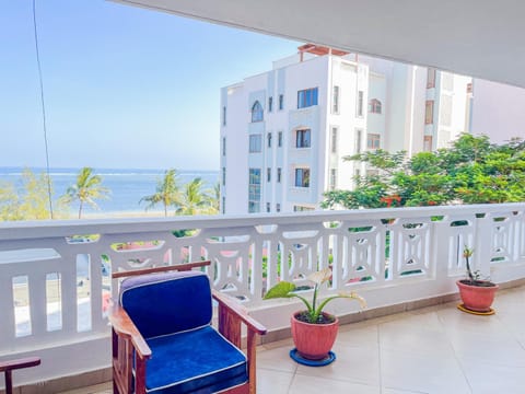 Property building, Patio, Day, Natural landscape, View (from property/room), Balcony/Terrace, Sea view