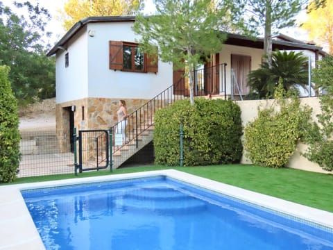 Property building, Garden, Garden view, Pool view, Swimming pool
