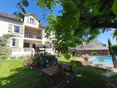 Property building, Patio, Natural landscape, Garden, Garden view, Pool view, Swimming pool, sunbed