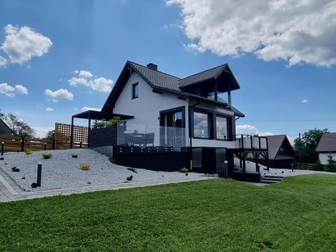 Property building, Natural landscape, Balcony/Terrace, Garden view