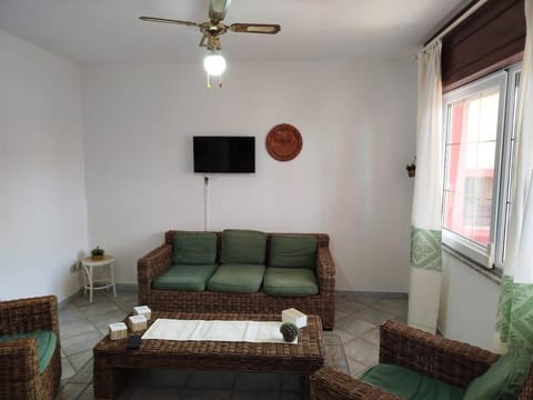 TV and multimedia, Living room, Seating area, Evening entertainment, fireplace