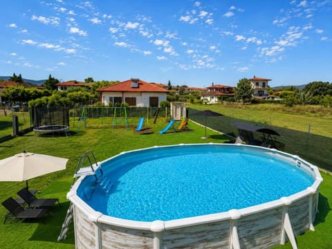 Spring, Day, Natural landscape, Garden, Garden view, Pool view, Swimming pool, sunbed