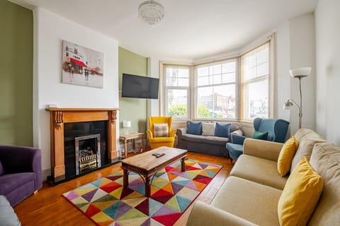 Communal lounge/ TV room, Living room, Seating area
