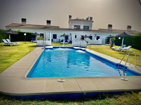 Property building, Garden, Swimming pool
