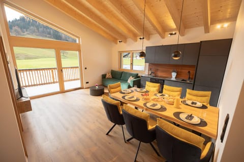 View (from property/room), Kitchen or kitchenette, Living room, Dining area, kitchen