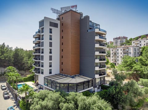 Property building, Day, Natural landscape