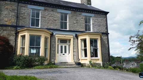 Property building, Garden view, Parking