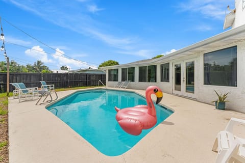 Day, Pool view, Swimming pool, Swimming pool, sunbed