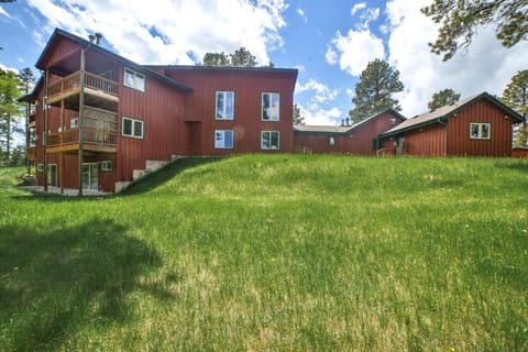 Deadwood SD 11k sq ft 9 Bd Suites 11 Ba Sleeps 35 Plus House in North Lawrence