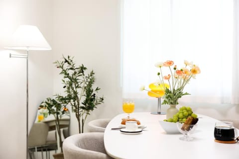 Living room, Dining area