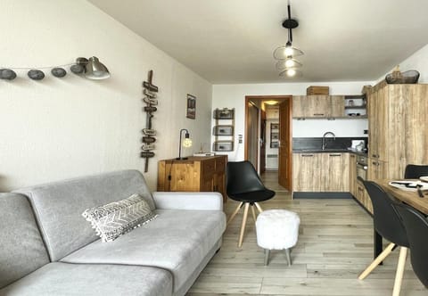 Communal lounge/ TV room, Kitchen or kitchenette, Living room, stove