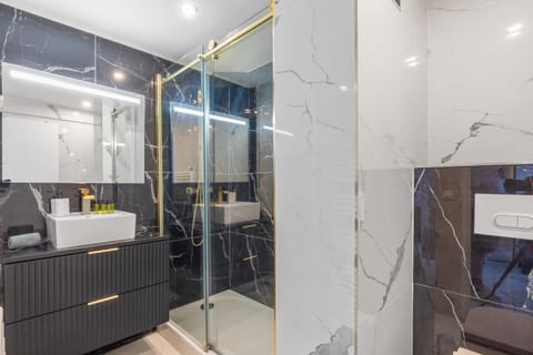 Au coeur de Juan Les Pins L'Empire 8 couchages Apartment in Antibes