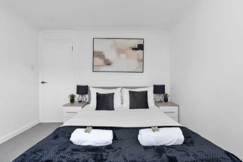 Livingston Retreat 4bed Home Wi-Fi Parking Apartment in Livingston