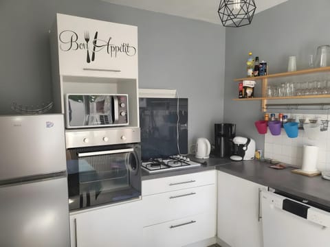 Kitchen or kitchenette, Living room