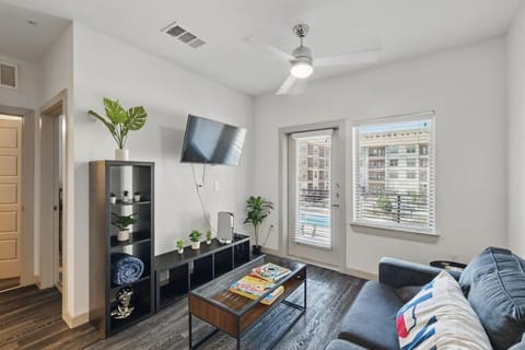 TV and multimedia, Living room, Evening entertainment