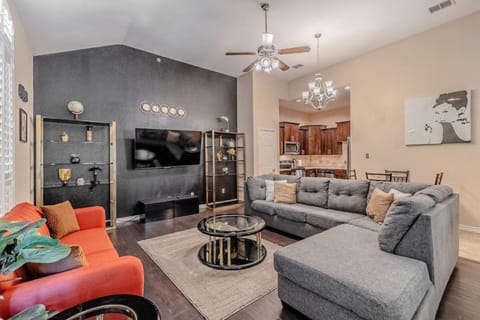 The Castle by the Lake with Pool and Balcony near Grandscape House in The Colony