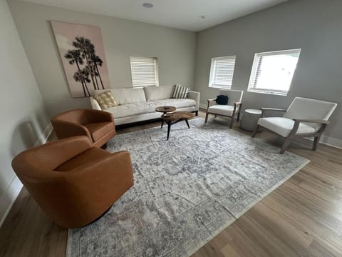 New Luxe Reno Hot Tub n Roof Top Terrace House in Ohio