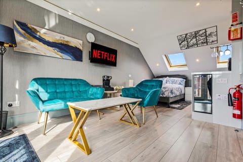 TV and multimedia, Kitchen or kitchenette, Seating area, Dining area