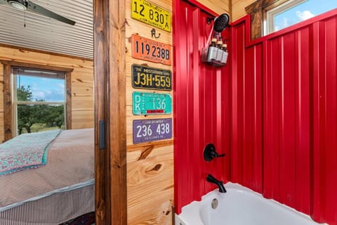 Hill Country Cabin - Cozy Rustic Getaway Cabin in Rio Grande