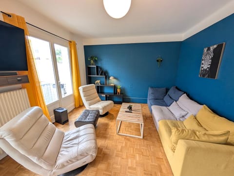 TV and multimedia, Seating area
