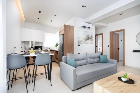 Kitchen or kitchenette, Living room, Seating area, Dining area, air conditioner