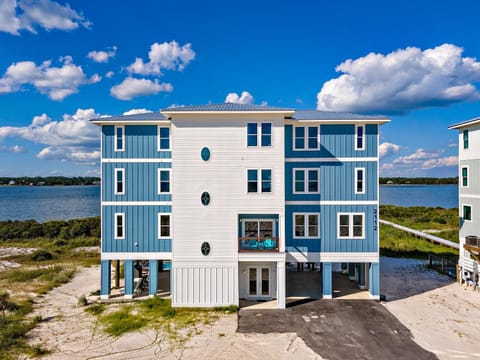 Sunset Oasis 8 bedroom lockout Private Pool and Pier by Prickett Properties House in West Beach