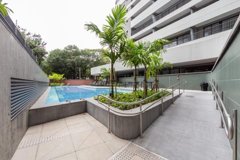 Facade/entrance, Pool view, acessibility