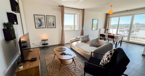 TV and multimedia, Balcony/Terrace, Living room, Seating area