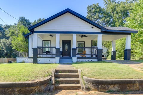 Pet-Friendly ATL Hub - 9 Mi to Downtown Apartment in College Park