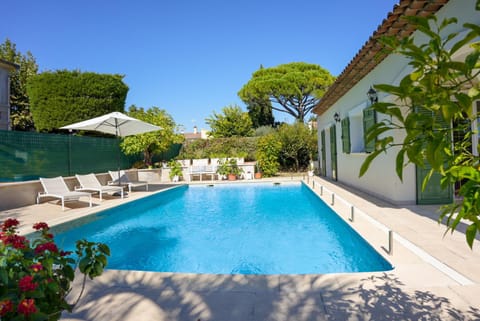 Day, Swimming pool, sunbed