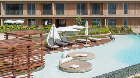Swimming pool, sunbed