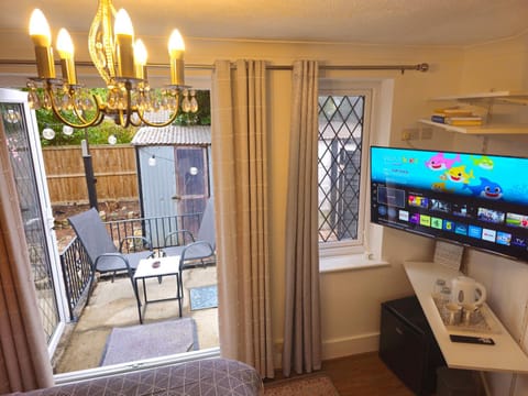 TV and multimedia, Seating area, Evening entertainment