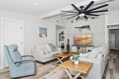 1 Mi to Fort Myers Beach Access! Chic Coastal Home House in San Carlos Island