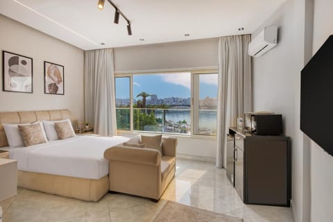 TV and multimedia, Seating area, Bedroom, River view, air conditioner