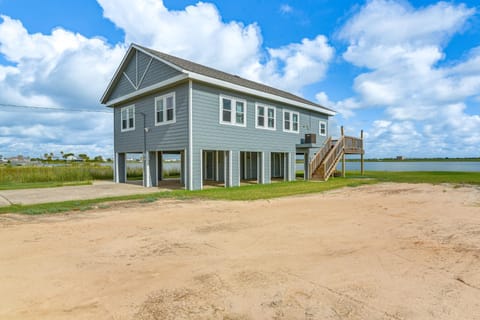 Private Home on Lagoon with Views in Hitchcock! House in La Marque