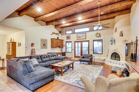 Stunning Sandia Mtn Views Rio Rancho Retreat House in Corrales